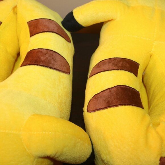 Pokemon Pikachu house shoes Youth size cheeks light up clean used little - Picture 7 of 7